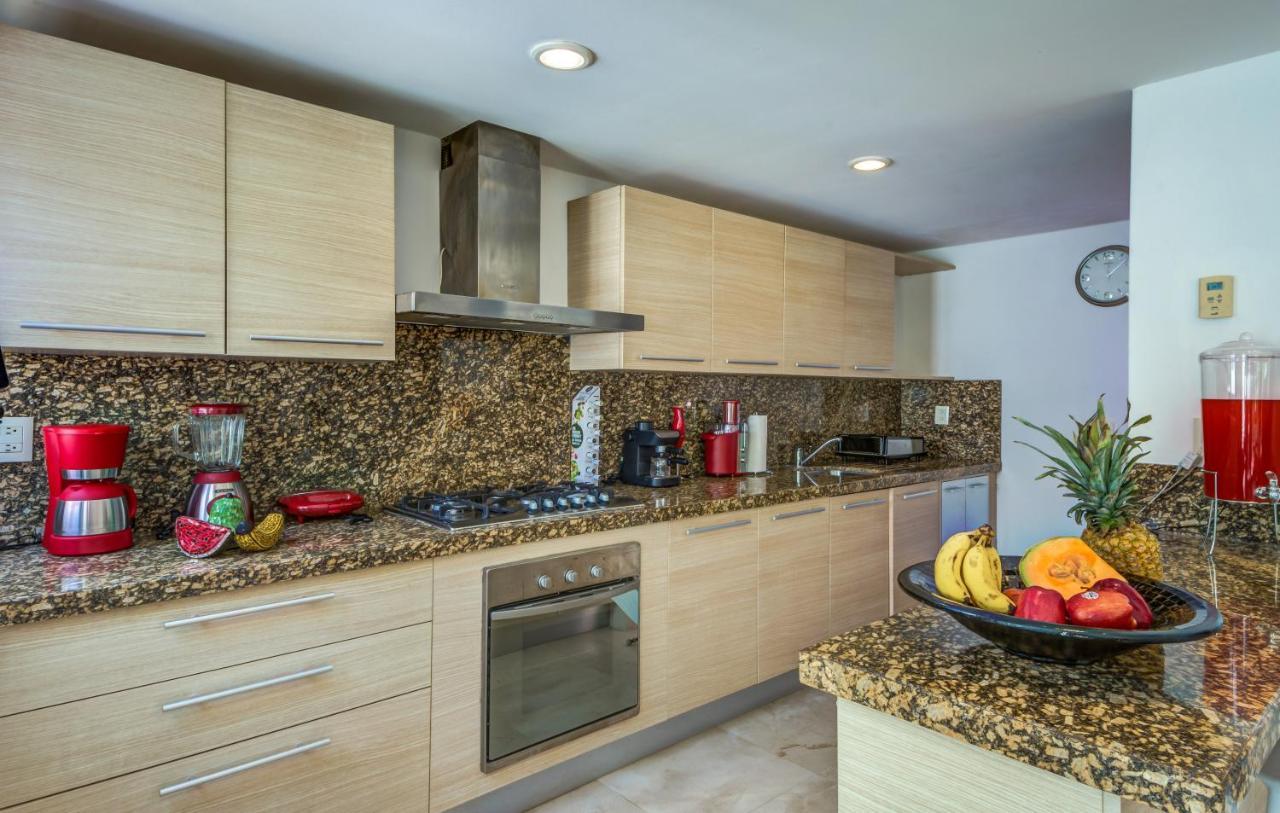 Luxurious & Central Condo In Playa Steps From The Beach Playa del Carmen Exterior photo